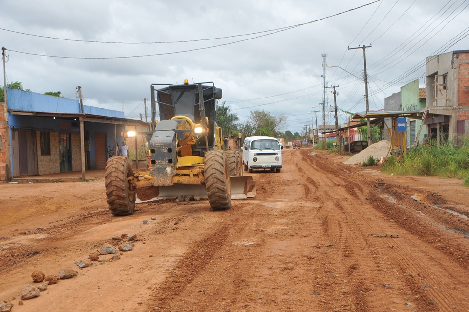 Prefeitura faz recapeamento da rua Petrolina na Zona Leste