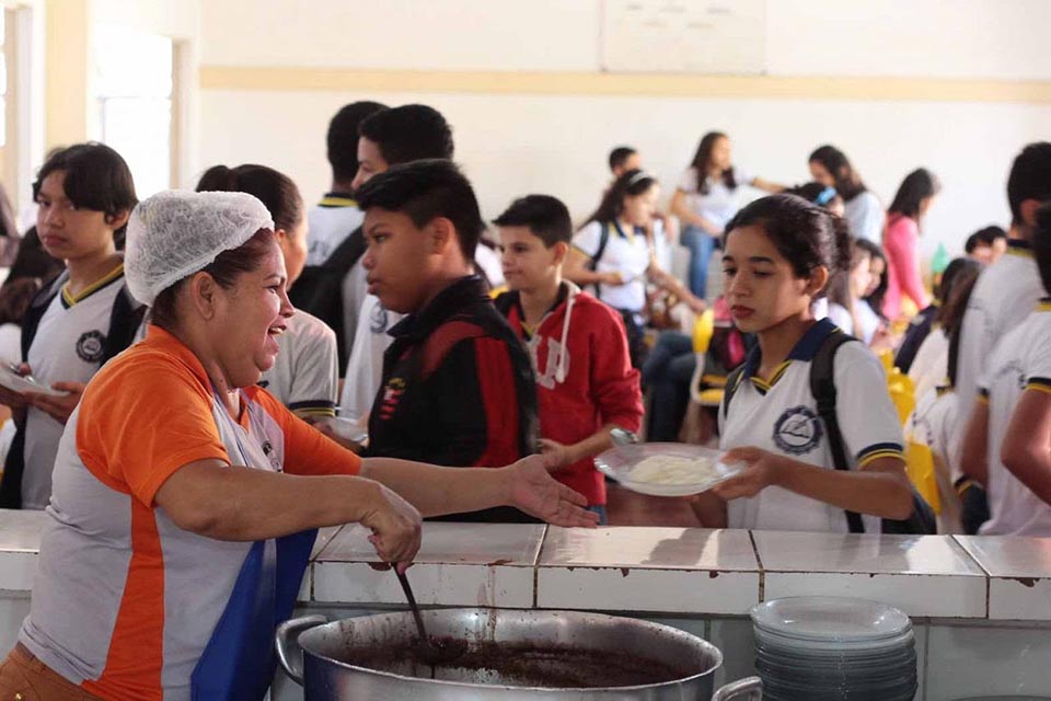 Inscrições gratuitas para contratação de mais de 700 técnicos educacionais nas áreas de limpeza e alimentação