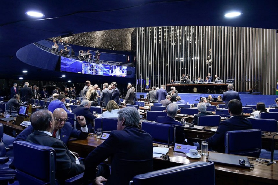 Adiamento das eleições para 15 e 29 de novembro é aprovado no Senado  