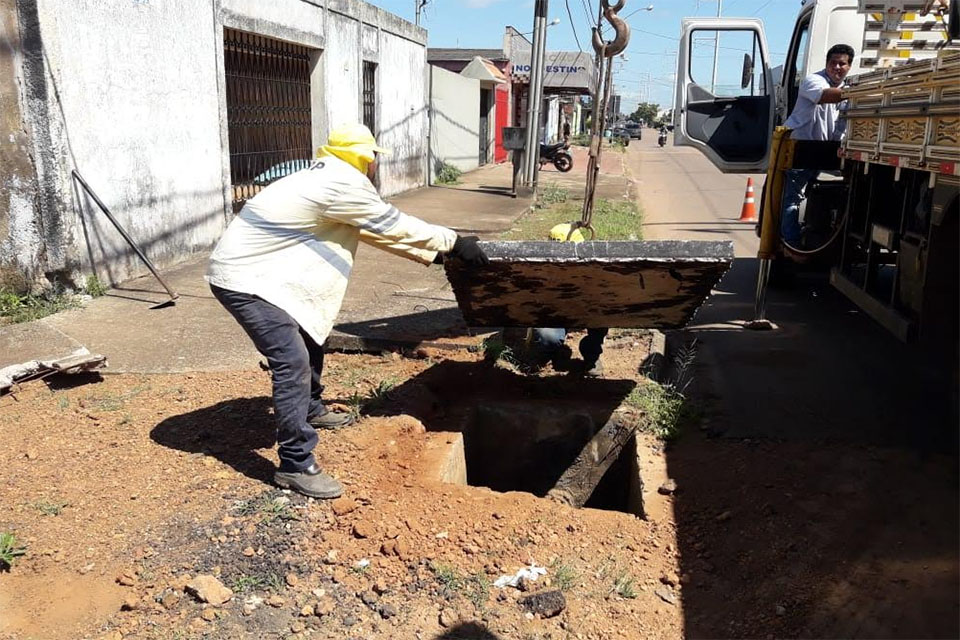 Bueiros da capital recebem tampas novas