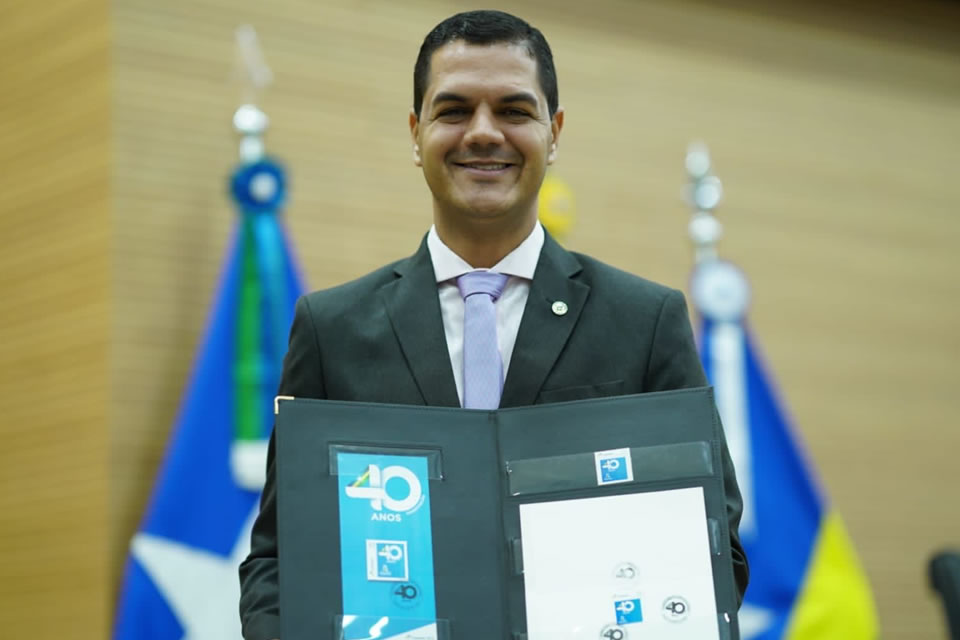 Deputado Cássio Gois exalta os 40 anos da Constituição de Rondônia