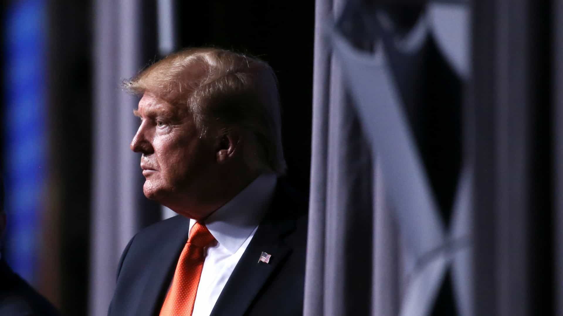 Trump adia tarifas adicionais para as importações de automóveis