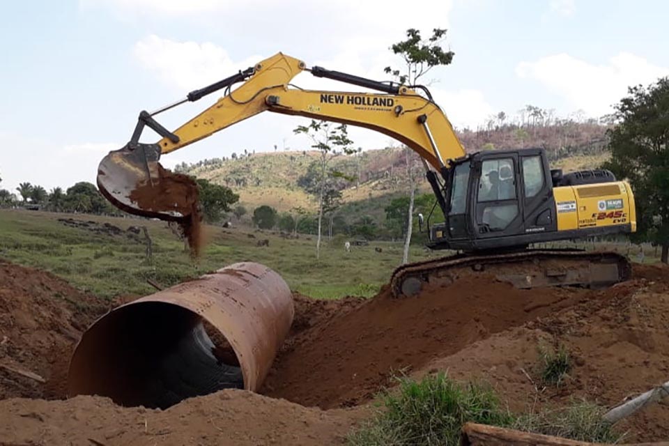 Vereador agradece deputado Adelino Follador por recursos para compra de tubos armcos