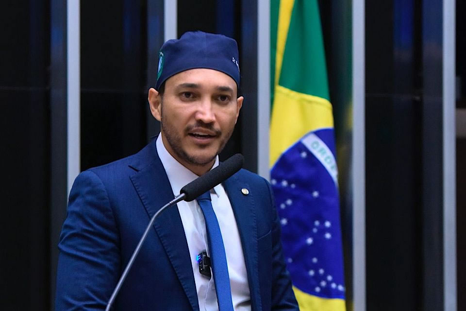 Deputado Fernando Máximo decide não se filiar ao PL após semanas de negociações