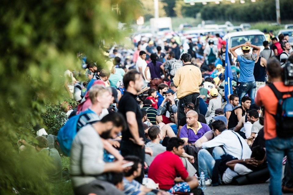 Americanos são presos por dar água e comida a imigrantes na fronteira