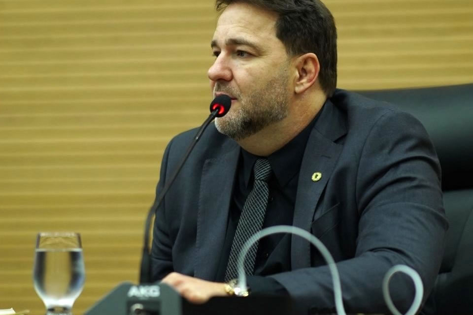 Deputado Alex Redano destaca importância de campanhas educativas para a proteção das mulheres em Rondônia