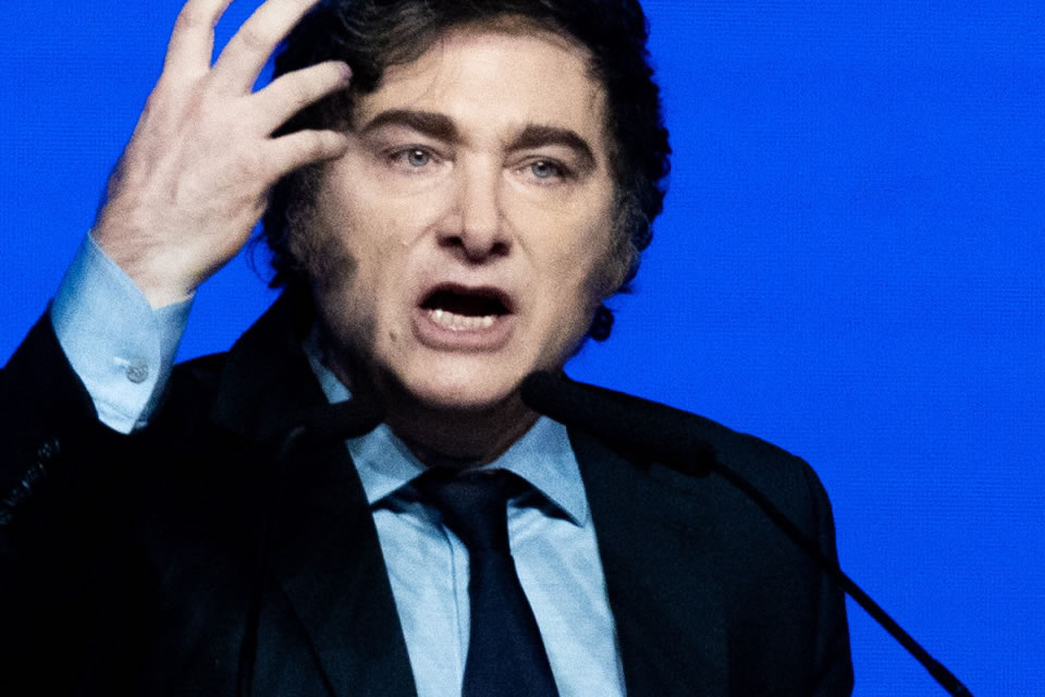 Milei enxuga política de memória na Argentina