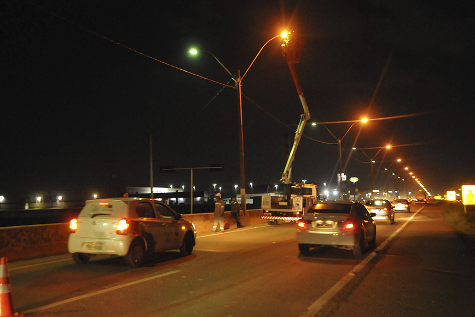 Trecho entre a Três e Meio e a Faro, na BR-364, recebe iluminação pública