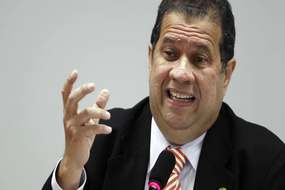 INSS não deveria intermediar relação entre pensionista e associação