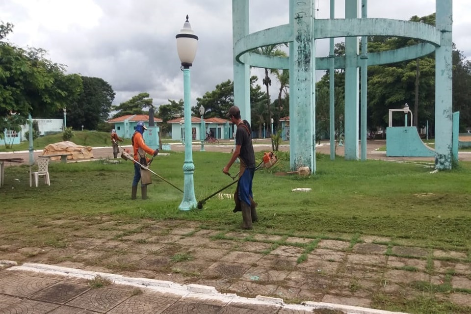 Limpeza e poda de árvores na zona urbana ganha força com equipes em ruas e avenidas da cidade