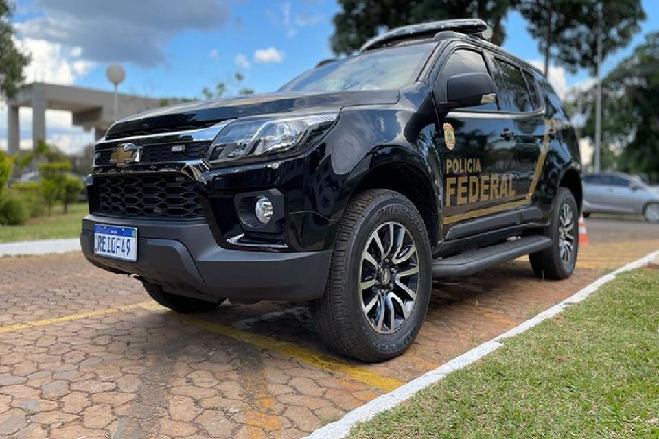 Os policiais apreenderam os equipamentos e conduziram seis garimpeiros para prestarem depoimentos na sede da Polícia Federal, em Belo Horizonte.