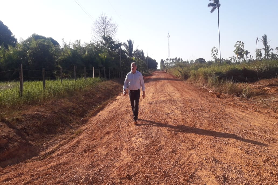 Prefeitura de Porto Velho recupera estradas na Comunidade Terra Santa