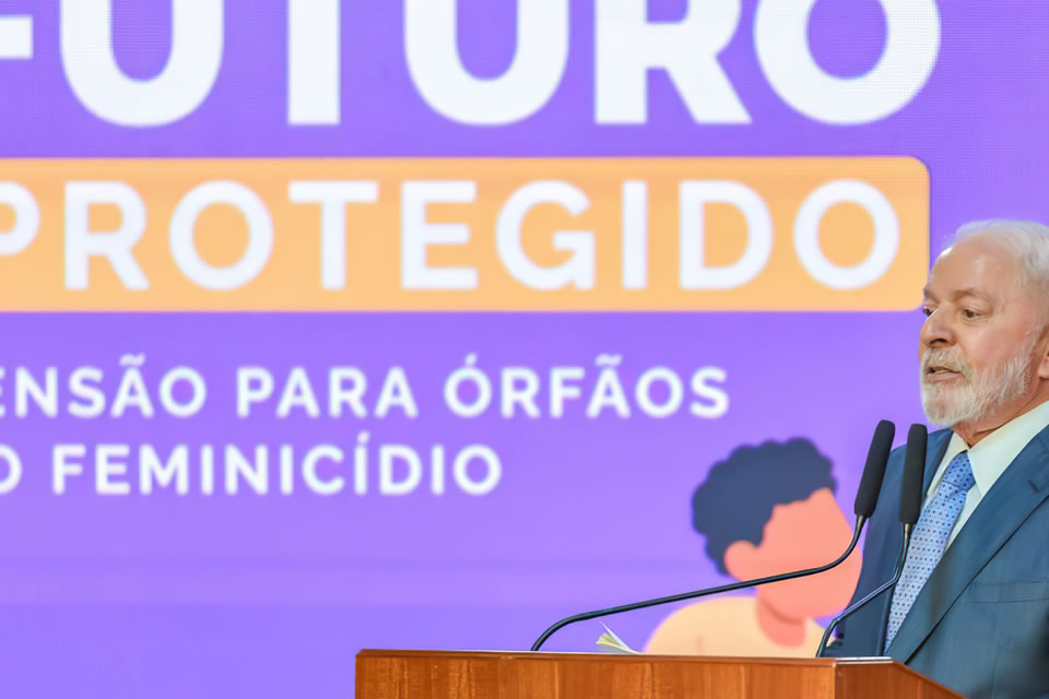 Cláudia de Jesus destaca lei que institui pensão para órfãos de feminicídio
