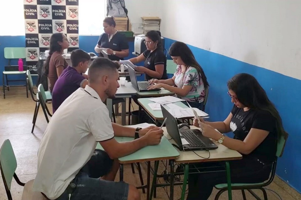 Centenas de atendimentos foram realizados na Cidadania no Bairro, afirma Eyder Brasil