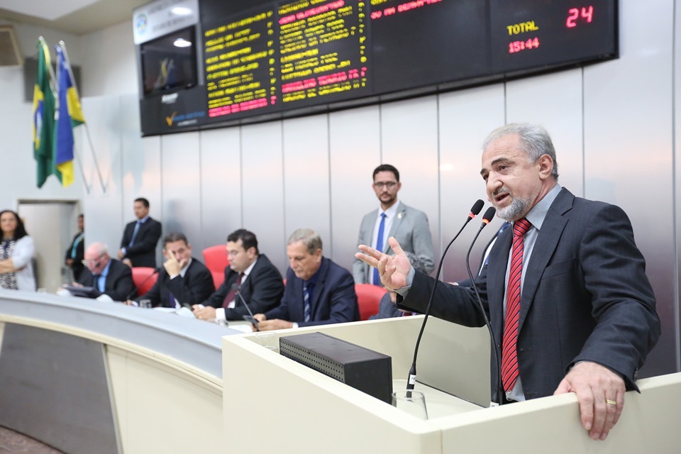 Deputado Hermínio Coelho tem duas emendas à Constituição aprovadas em Plenário