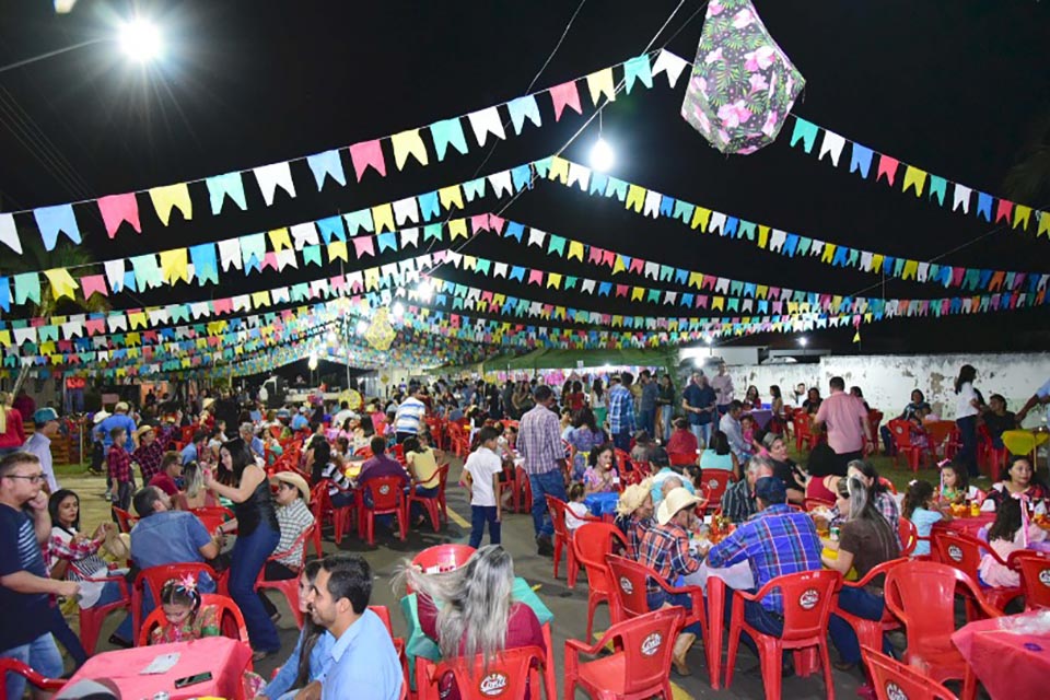 Prefeitura continua apoiando festividades no município