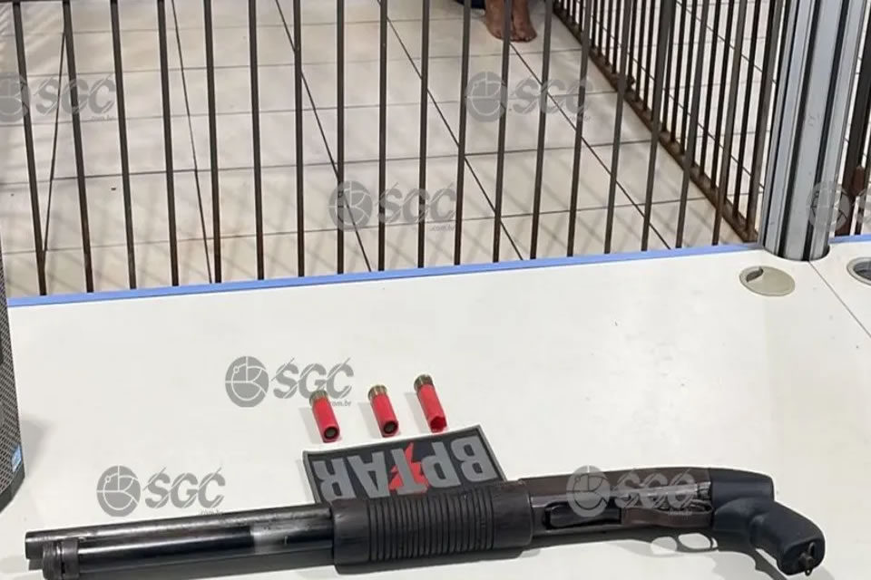Jovem é preso por crime de posse ilegal de arma de fogo