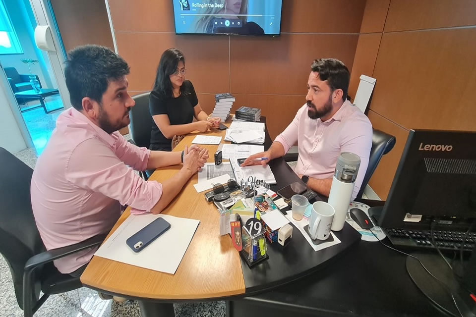 Jean Mendonça realiza reunião para tratar sobre último concurso de oficiais da PM e Bombeiros