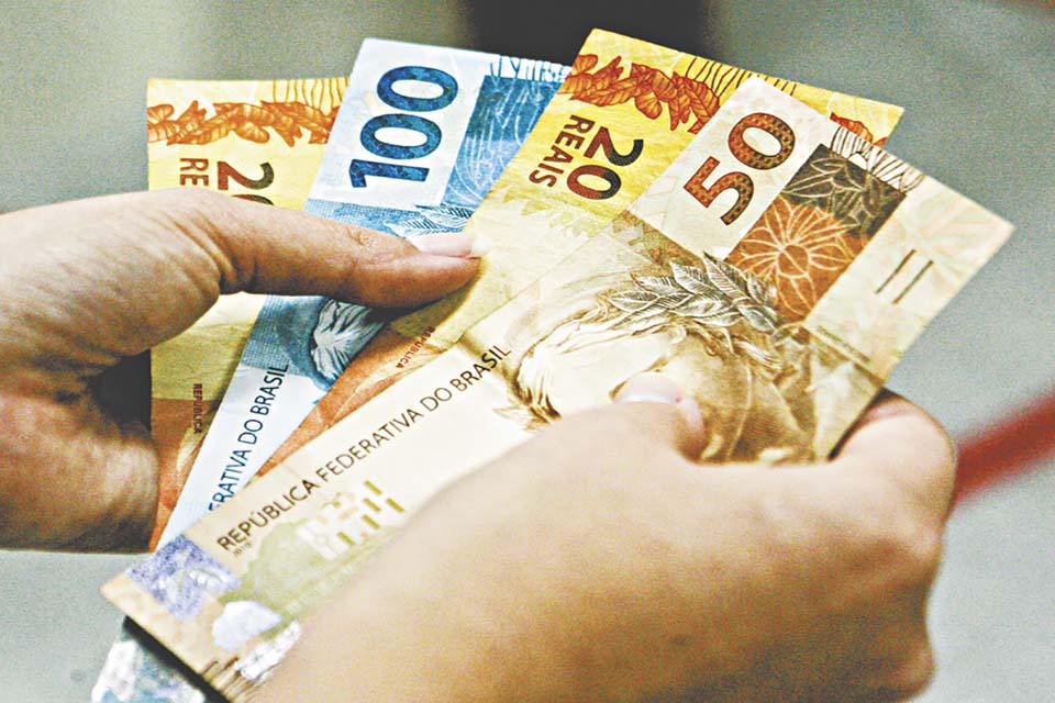 Servidores de Porto Velho recebem metade do 13º salário agora em junho