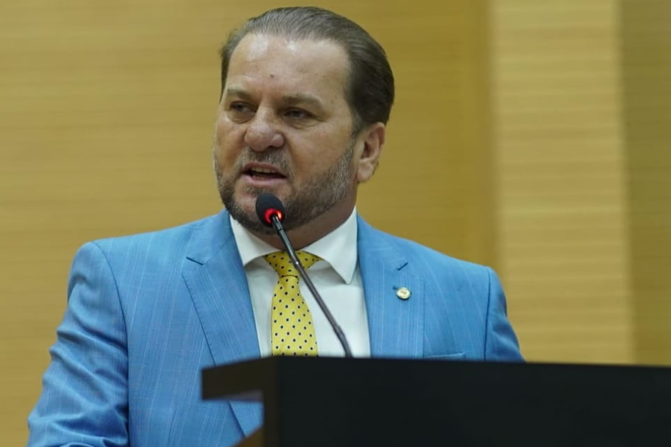Cirone Deiró ressalta a importância da Constituição Estadual