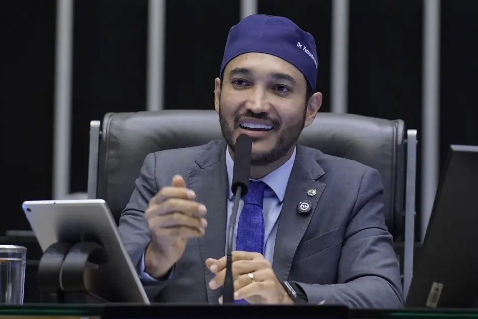 Fernando Máximo propõe acesso gratuito ao Mounjaro pelo SUS para tratar obesidade e diabetes tipo 2