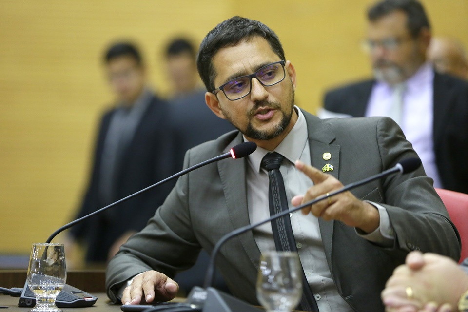 ESCLARECIMENTO - Anderson Pereira afirma que projeto de aquisição de armamento não letal foi um pedido de policiais militares do 1º BPM