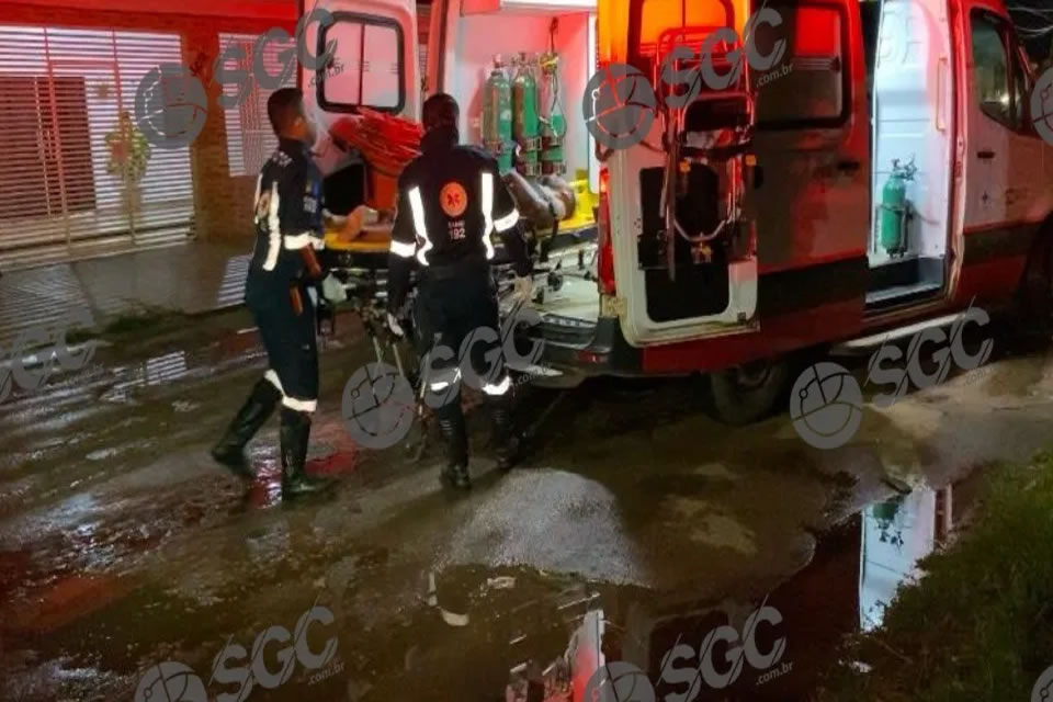 Homem sai correndo nu pela rua após ser vítima de agressão na capital