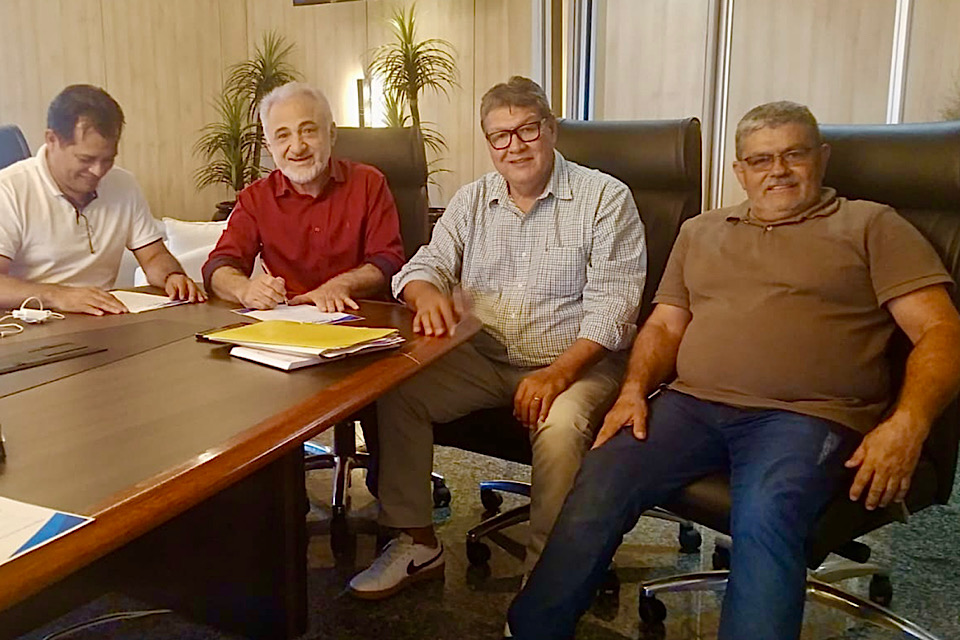 Hermínio Coelho se filia ao Agir para concorrer às eleições municipais deste ano