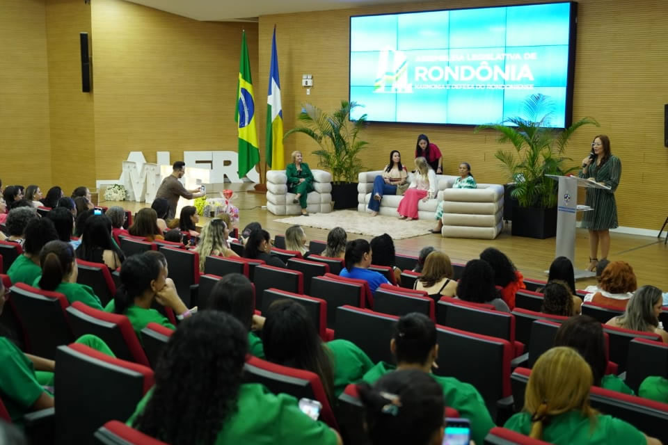 Mar de emoções e sala das divas marcam dia das mães na Assembleia Legislativa de Rondônia