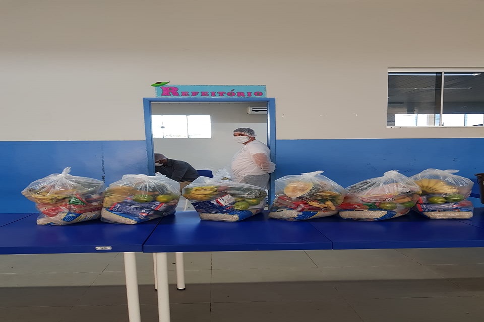 Prefeitura entrega merenda escolar  para escolas no Orgulho do Madeira