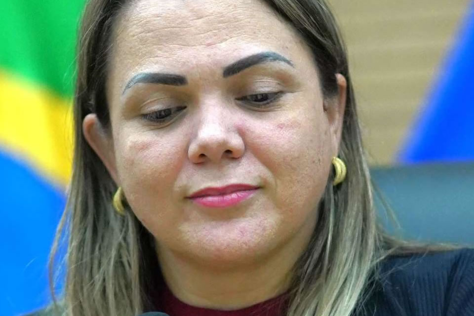 Cláudia de Jesus solicita melhorias na lei estadual de isenção do IPVA