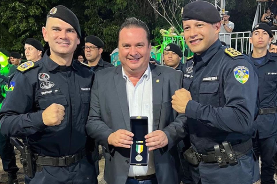 Luís do Hospital recebe medalha da mais alta comenda da Polícia Militar