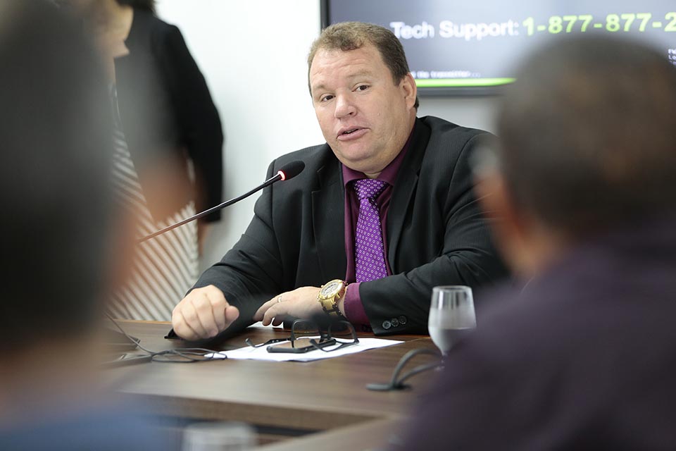 Dr. Neidson requer ao Governo informações sobre obras de infraestrutura em Guajará-Mirim e Nova Mamoré