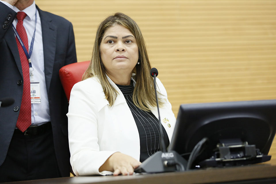   Cássia Muleta indica necessidade de médico legista para Jaru e região