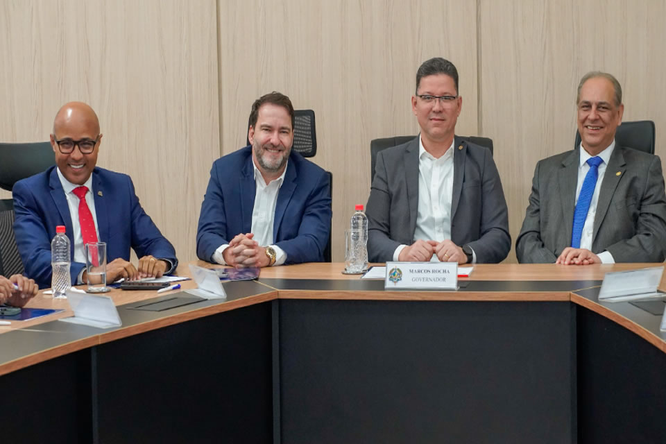 Deputado Alex Redano destaca importância da união entre os Poderes em reunião no Palácio Rio Madeira