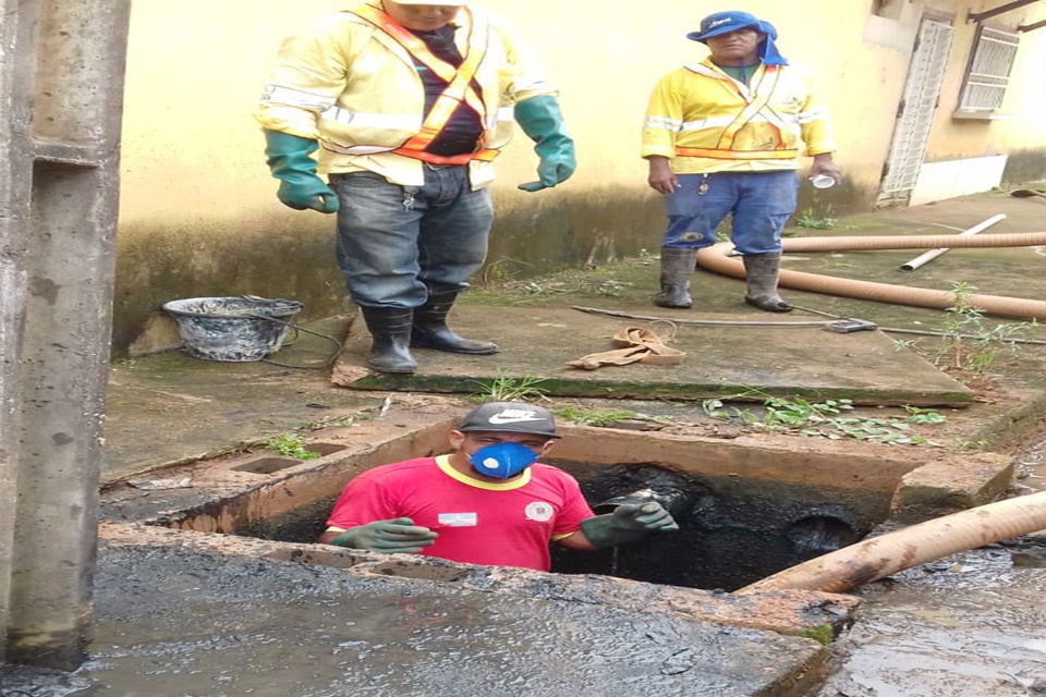 Prefeitura intensifica desobstrução de caixas coletoras para evitar alagamentos