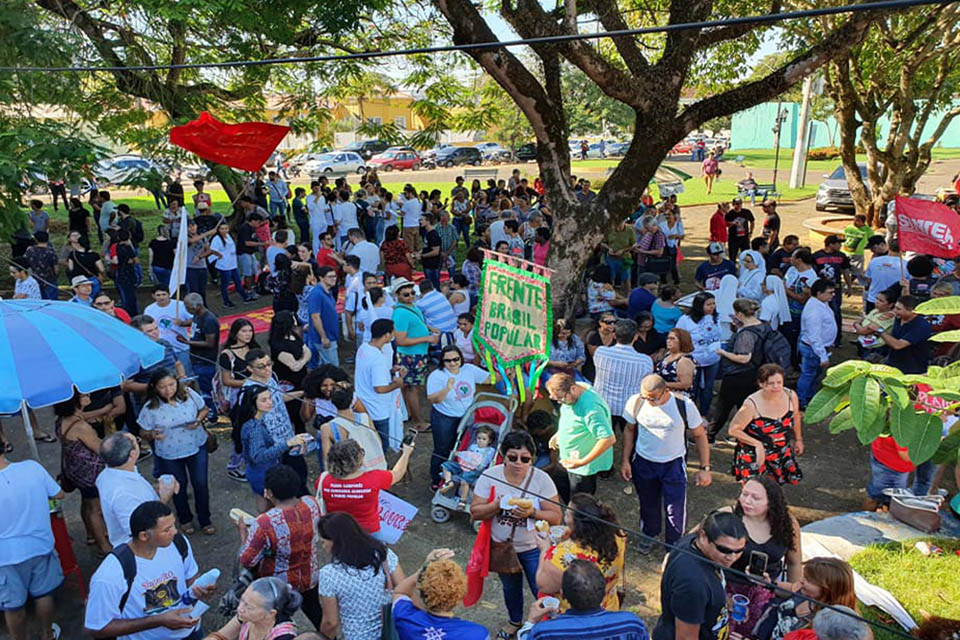 Manifestantes voltam às ruas em protestos contra cortes na educação e reforma da Previdência