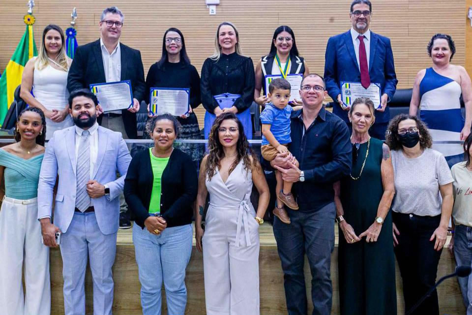 Deputada Cláudia de Jesus homenageia hematologistas e reforça a importância do SUS
