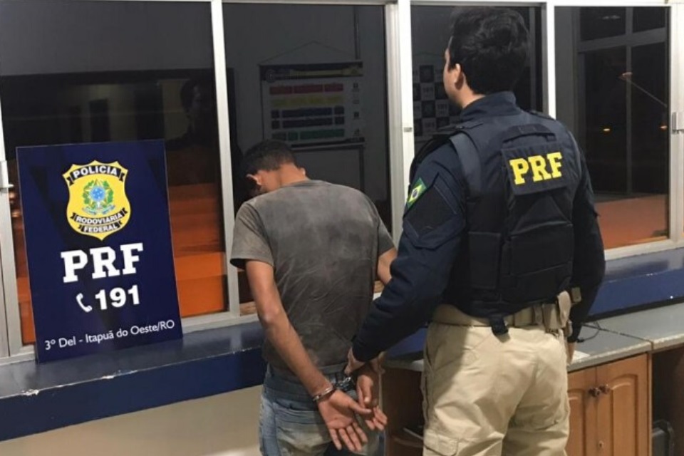  PRF prende motorista embriagado dirigindo perigosamente um caminhão furtado em Itapuã do Oeste