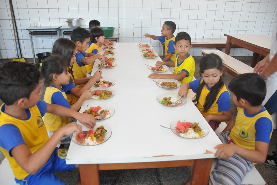 Semed adere a cartão do Programa Nacional de Alimentação Escolar