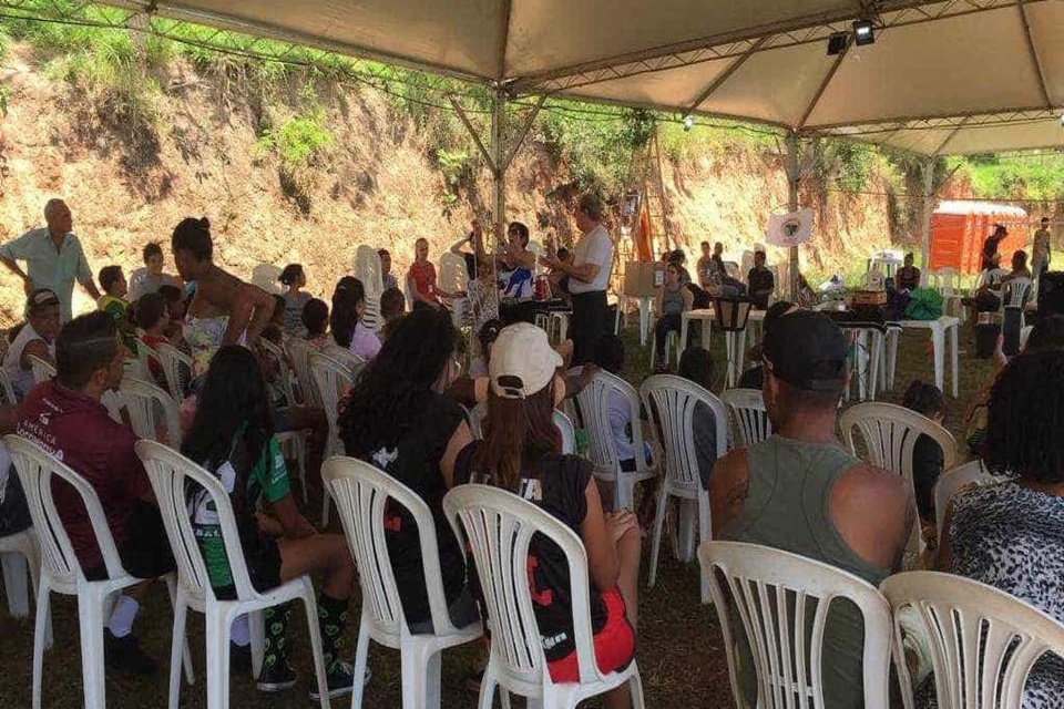 Em reunião tensa, Vale não atende pedidos de moradores de Brumadinho