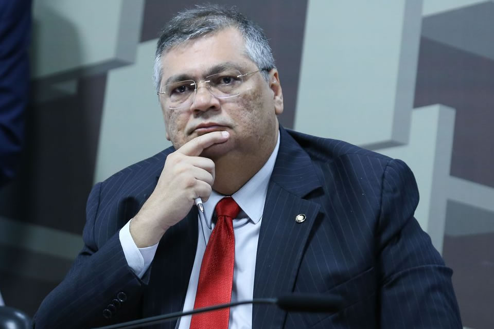 Dino não comparece à comissão da Câmara e quer ser ouvido em plenário 
