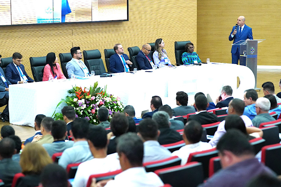 Ismael Crispin abre 1º Fórum Permanente das Comissões de Constituição, Justiça e Redação do país