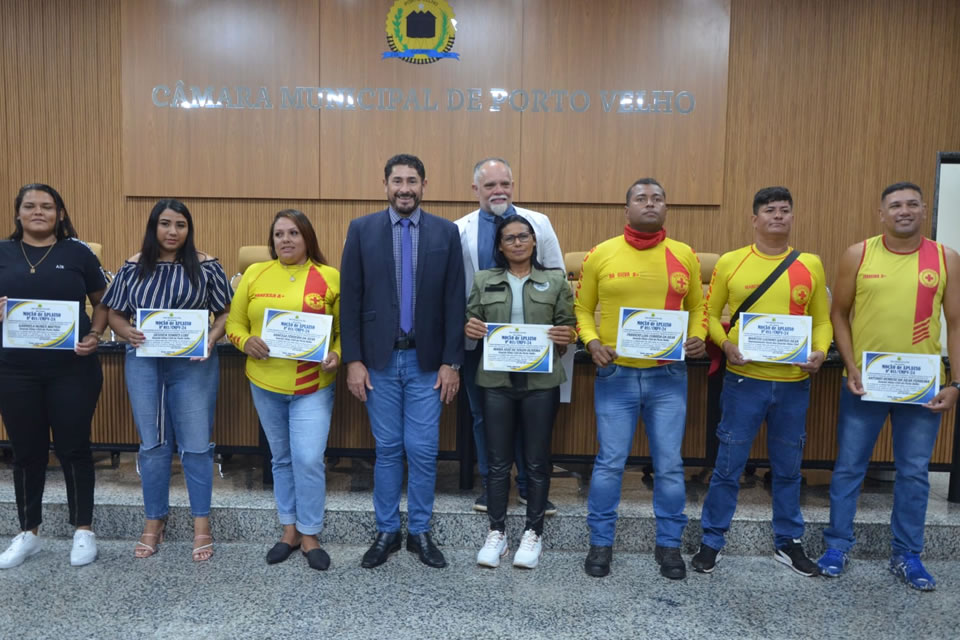 Presidente da Câmara Municipal de Porto Velho entrega Moção de Aplausos aos Guarda Vidas