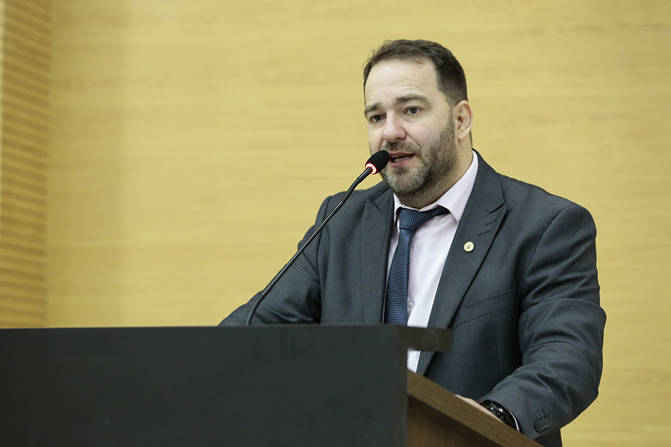 Alex Redano pede que o atual prédio do Fórum de Ariquemes seja destinado para a Saúde