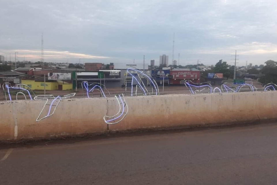 Restaurada ornamentação destruída por vândalos na madrugada desta terça-feira