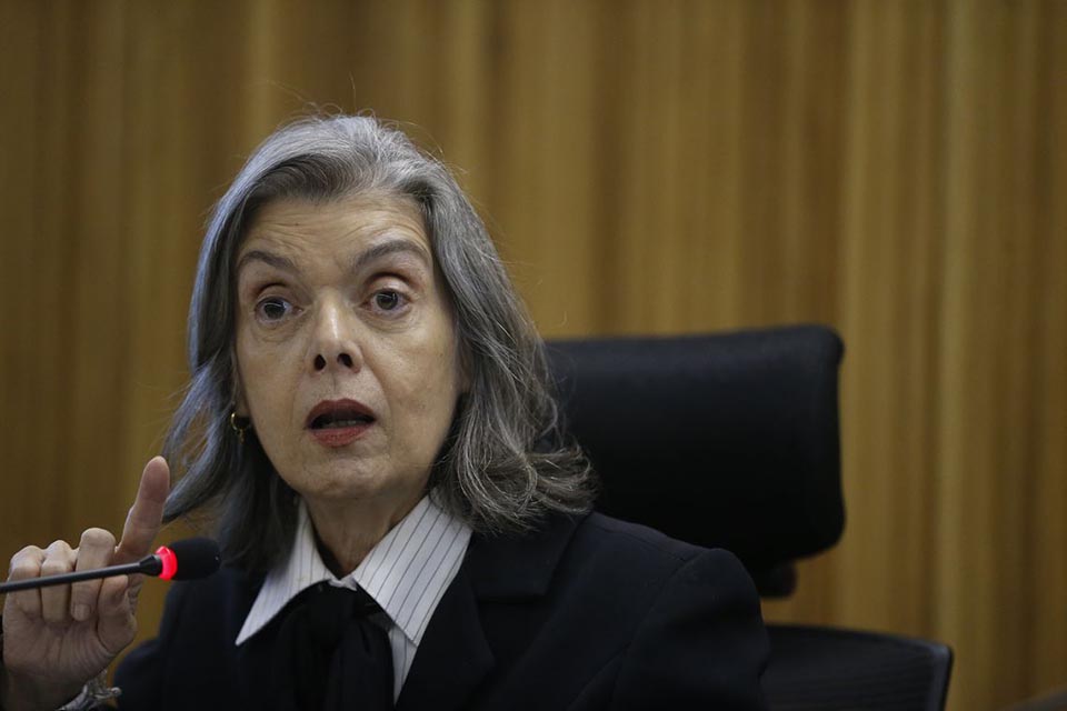 Cármen Lúcia arquiva pedido de investigação contra Moro feito por PT