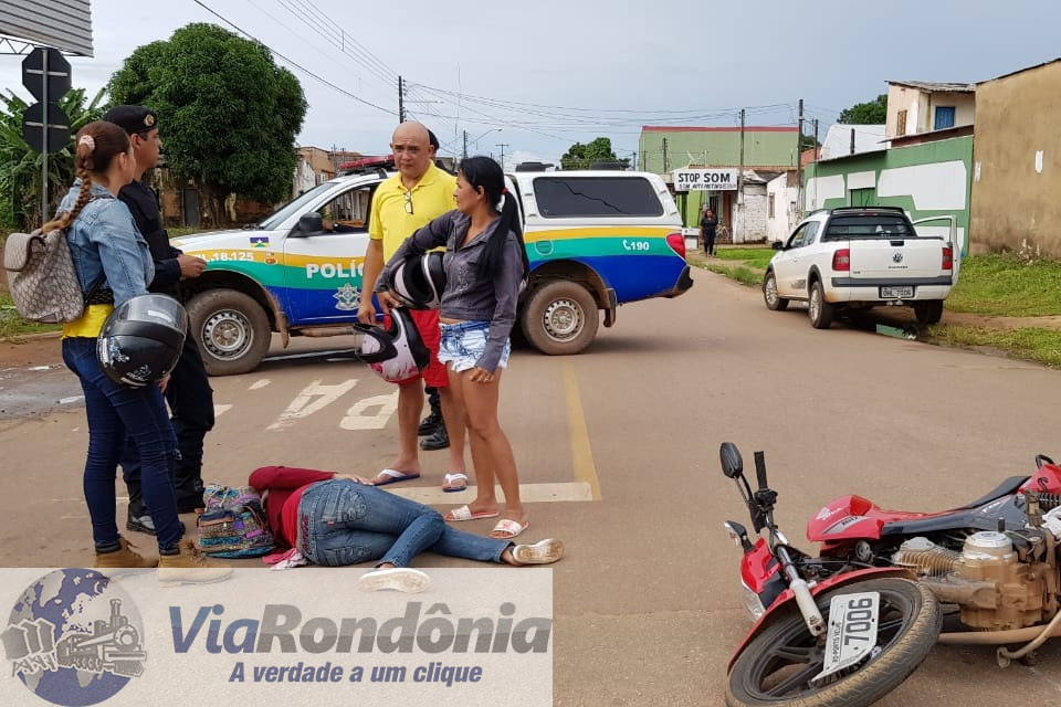 Motorista avança preferencial e causa acidente com moto deixando uma vítima lesionada