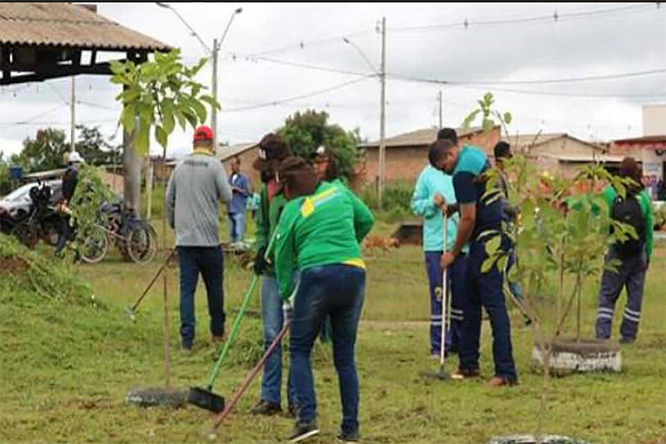 Mutirão ambiental realiza limpeza no bairro Planalto II