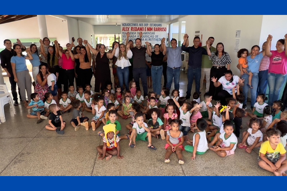 Presidente Alex Redano entrega playgrounds para escolas e creches de Ariquemes